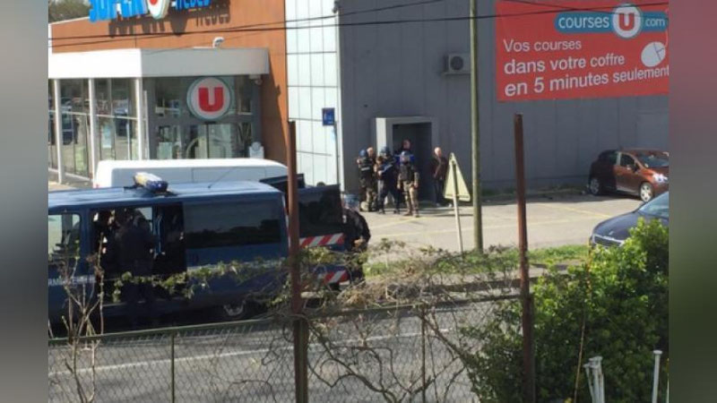 Изрображение 'ЗАЛОЖНИКИ В СУПЕРМАРКЕТЕ ВО ФРАНЦИИ ОСВОБОЖДЕНЫ'