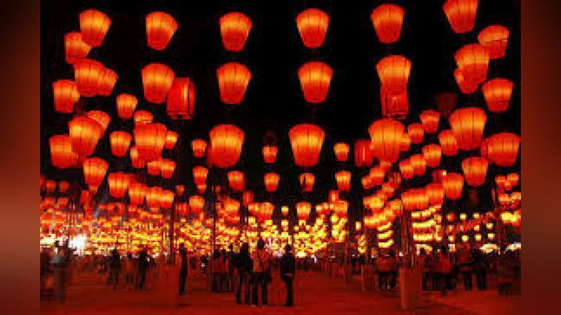 'Xitoyda fonarlar festivali bo`lib o`tmoqda 'ning rasmi
