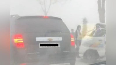 Изрображение 'Из-за густого тумана в Андижанской области столкнулись 8 автомобилей (видео)'