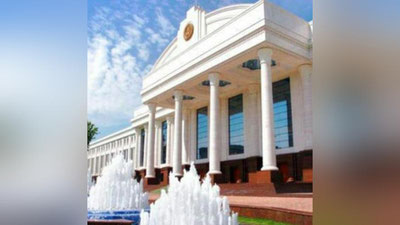 'Oliy Majlisi Senatining o`n ettinchi yalpi majlisi o`z ishini boshladi'ning rasmi