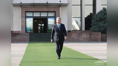 'Prezident Ashxobodga jo`nab ketdi'ning rasmi
