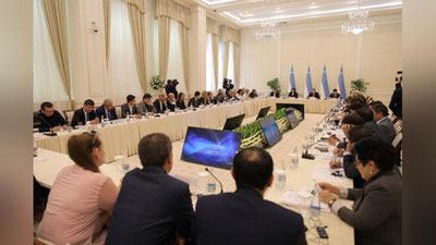 'Bugun Samarqandda bo`layotgan xalqaro konferensiyada Saida Mirziyoeva nutq so`zlamoqda'ning rasmi