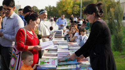 'Navoiyda “Huquqiy bilimlar kuni” fleshmobi o`tkazildi'ning rasmi