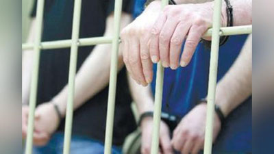 '“Uch  kishi  nohaq qamalgan  va oliy jazoga loyiq ko`rilgan”'ning rasmi