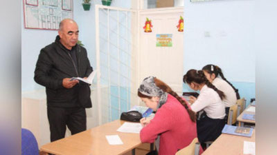 'Зоир Мирзаев 9-мактаб ўқувчиларига дарс ўтди'ning rasmi