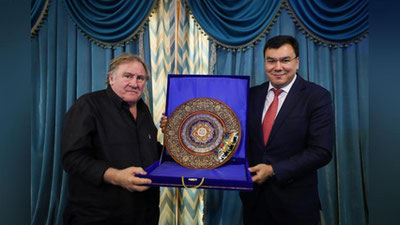 'Bosh vazir o`rinbosari Jerar Depardega esdalik sovg`asi taqdim etdi'ning rasmi