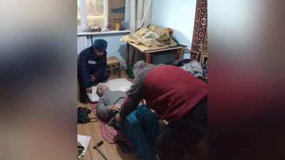 'Yiqilib tushib o`rinidan uch kundan beri turolmay yotgan yolg`iz qariya qutqarib olindi'ning rasmi