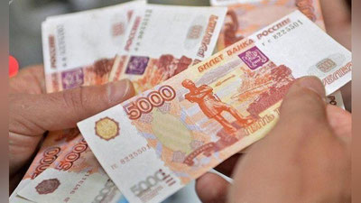 'Kosondagi savdo majmuasida qalbaki 210.000 Rossiya rublini 30 mln so`mga sotayotgan shaxs qo`lga olindi'ning rasmi