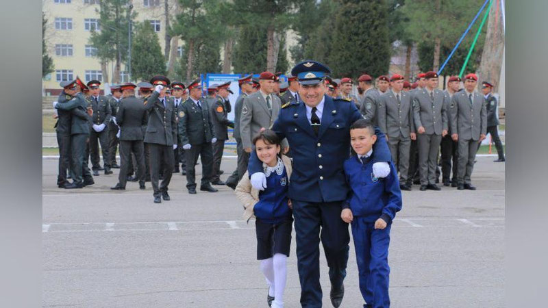 '450 nafar kursantdan 180nafariga “Kichik serjant”harbiy unvoni berildi'ning rasmi