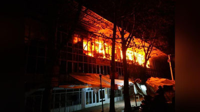 Изрображение 'Крупный пожар в Денау: сгорели магазины в торговом комплексе (фото, видео)'