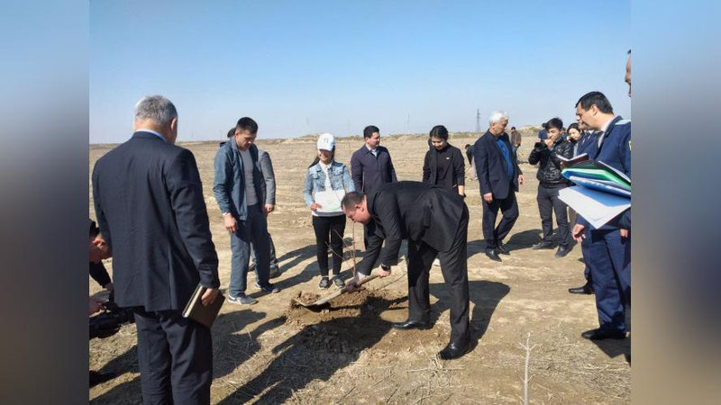 '75 nafar ishga joylashgan yoshlar, 10 gektarli yangi bog` va 15 ta imtiyozli kredit: G`allaorolda prokuror va yoshlar uchrashuvi amaliy natijaga boy bo`ldi'ning rasmi