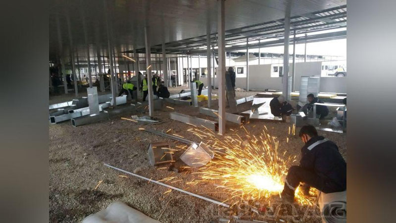 Изрображение 'Вирусологическую больницу в Зангиате возводят 2 тысячи строителей'