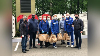 Изрображение 'Посольство Узбекистана накормило пловом врачей и наших соотечественников в Москве'