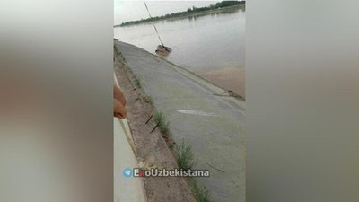 Изрображение 'В хорезмском канале нашли автомобиль с трупом, прикованным цепью к рулю (фото, 18+)'
