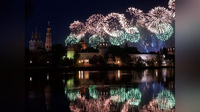 Изрображение 'Невероятной красоты салют прошел в Волгограде и Москве: видео'