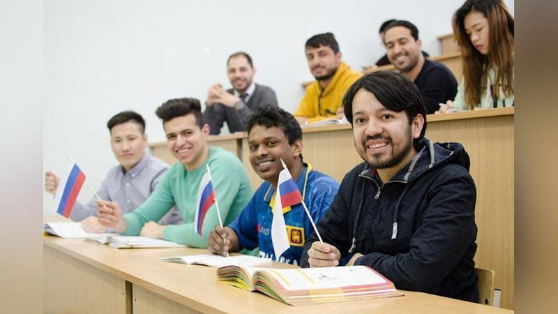 'Bugundan boshlab Rossiyadagi chet ellik talabalar patentsiz ishlashi mumkin'ning rasmi
