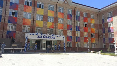 'Sergelida yangi qurilgan uylar oldida zamonaviy maktab foydalanishga topshirildi'ning rasmi