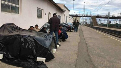 Изрображение 'Долгожданный поезд: сотни мигрантов из Узбекистана отправились из Самарской области (видео)'