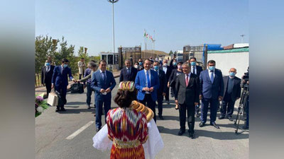'O`zbekistonning ilm-fan, adabiyot, san`at va madaniyat vakillarining Tojikistonga safari boshlandi'ning rasmi