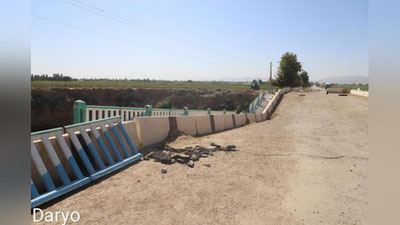 Изрображение 'В Кумкургане начал разрушаться мост, построенный чуть менее 2-х лет назад'