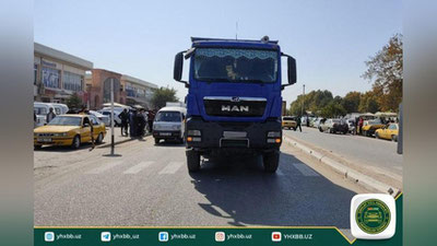 Изрображение 'В Джаркургане грузовик задавил пешехода на светофоре (видео, 18+)'