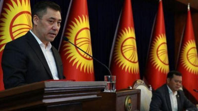 'Kanat Isaev prezident vazifasini bajarishdan bosh tortdi. Japarov vaqtincha davlat rahbariga aylandi'ning rasmi