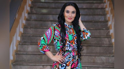 '“Бугунги сериалларда суратга тушганимдан кўра, уйимда фарзандларимга ўз вақтида иссиқ овқатини берсам ёки бирга дарс қилсам, фойдалироқ”. Салкам саккиз йил деганда театрга қайтган Шодия Абдуқодирова билан интервью'ning rasmi