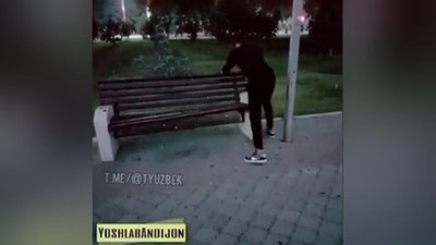 'Andijonlik o`smirlar "yulduz" bo`lish istagida Xotira hiyobonida qilgan buzg`unchiliklarining videosini tarqatishdi (video)'ning rasmi