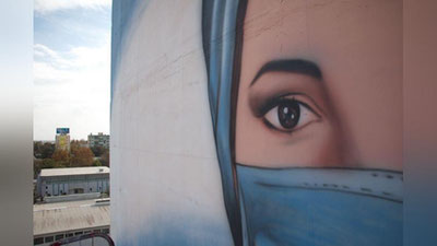 Изрображение 'На стене 9-этажки в Сергели появилось огромное изображение врача (фото)'