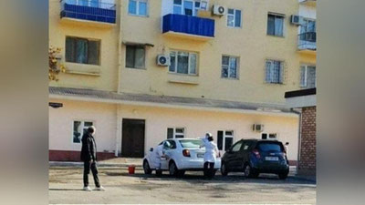 'Toshkentdagi poliklinikada tibbiyot xodimi nega bosh vrachning mashinasini yuvganiga izoh berildi'ning rasmi