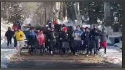 'Madhiyani faqat sportchilar kuylashadimi?  Sportchilar aholi orasida vatanparvarlik ruhini kuchaytirishga harakat qilishmoqda'ning rasmi