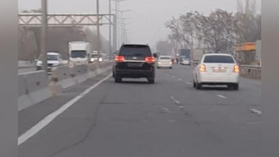 '"Toshkent viloyatida raqami yo`q qora mashinalar  "o`z ogorodida o`tlab yurgan"dek bemalol harakatlanib yuribdi. Ular mafiyami?"'ning rasmi