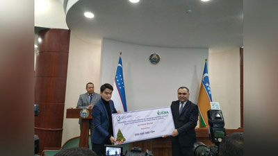 'Vazir «Orol dengizi sho`rlangan erlarida innovasion startap loyihalari tanlovi»ning Qoraqalpog`istondagi g`oliblariga sertifikatlarni topshirdi'ning rasmi