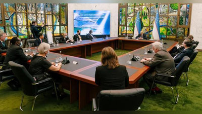 Изрображение 'В Москве 12 послов вручили верительные грамоты министру Абдулазизу Камилову'