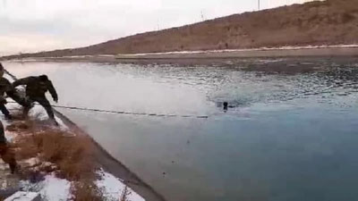 Изрображение 'В Бостанлыке из канала вытащили тонущего человека'