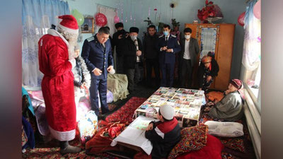 'Toshkent viloyatidagi mehribonlik uyi tarbiyalanuvchilari va imkoniyati cheklangan bolalarga Bosh prokurorning “Yangi yil” sovg`alari topshirildi'ning rasmi