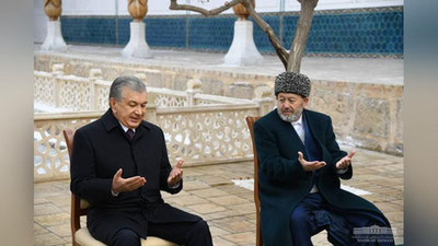 'Prezident Buxoroda Bahouddin Naqshband maqbarasini ziyorat qildi'ning rasmi