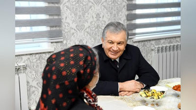 Изрображение 'Президент побывал в гостях у новоселов в махалле Низами в Бухаре (фото)'