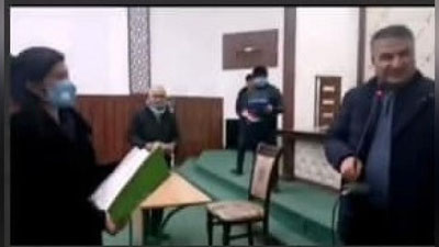 'Sirdaryoda fuqarolar tuman hokimining opasi nega "kam ta`minlanganlar"ga ajratilgan uydan olganligiga izoh so`rashmoqda'ning rasmi