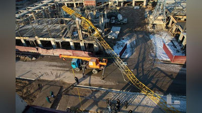 Изрображение 'В Навои обрушился строительный кран (фото)'