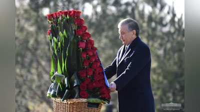 'Shavkat Mirziyoev Birinchi Prezident xotirasiga hurmat ko`rsatdi(foto)'ning rasmi