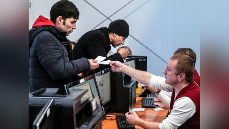 'Rossiyada ishlashni xohlovchi 19 yoshdan 45 yoshgacha bo`lgan erkak va ayollarga qonuniy ish o`rinlari taklif etilmoqda'ning rasmi