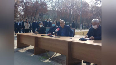 Изрображение 'Хоким Ташкента дал гарантию, что ни одно дерево в парке у ЦУМа не пострадает (фото, видео)'