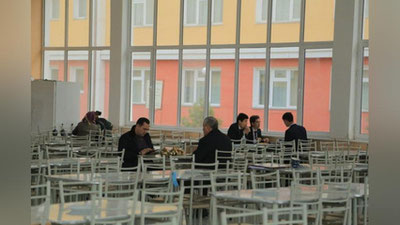 'Oliy va o`rta maxsus ta`lim vaziri Abduqodir Toshqulov talabalar oshxonasida tushlik qildi'ning rasmi