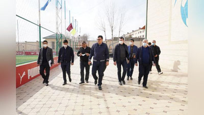 'Aziz Abduhakimov Namangan viloyatidagi sport ob`ektlarini ko`zdan kechirdi'ning rasmi