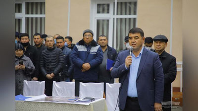 '"Sizlarga qo`shni bo`laman". Namangan hokimi bugundan boshlab Prezident tanqid qilgan  “Bunyodkor” mahallasida yashashga va`da berdi'ning rasmi