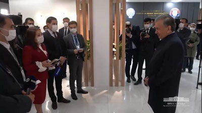 '"Nima savollar sizlarni qiynaydi?" Prezident ilk bor OAV vakillariga intervyu berdi'ning rasmi