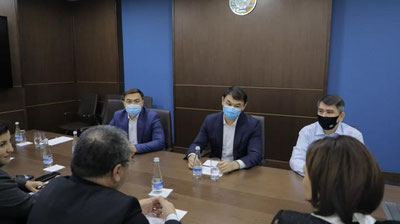 'Qozog`istonning O`zbekistondagi elchisi ZF-UZ-VAC2001 vaksinasi bilan emlandi'ning rasmi