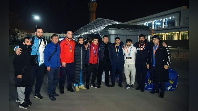 'Erkin va yunon-rum kurashi ustalari xalqaro turnirdan g`alabalar bilan qaytib kelishdi (foto)'ning rasmi
