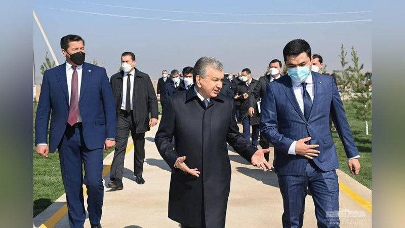 Изрображение 'Президент Узбекистана прибыл в Чиназский район (фото)'